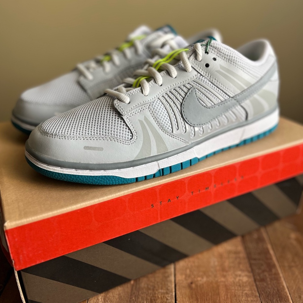 NIB Nike Dunk Low SE, Womens 9.5 / Mens 8, Grey Fog & Particle Grey